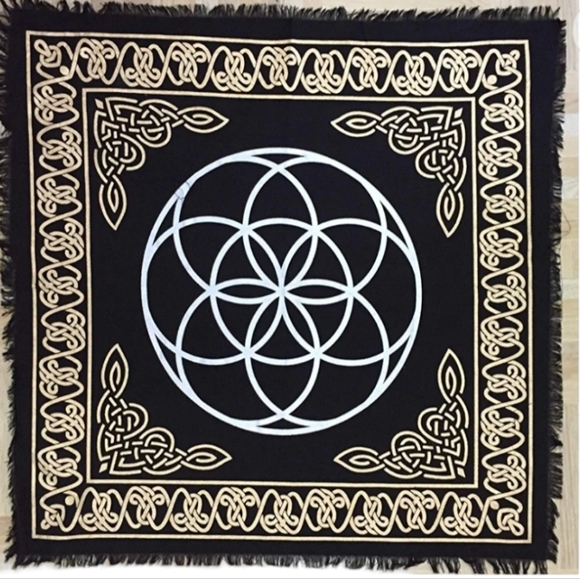 Seed of Life Tarot Cloth & Prophet Silver Foil Tarot Deck - Picture 5 of 10